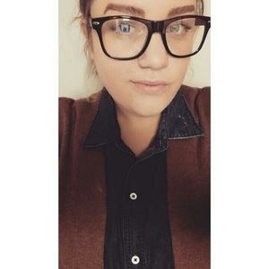 Meet your Posher, Tesa